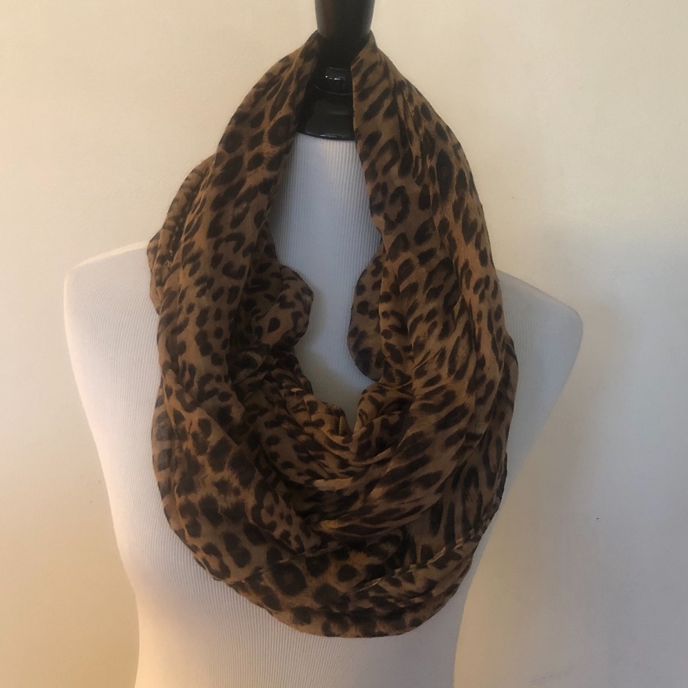 BROWN CHEETAH PRINT SCARF
